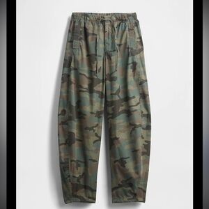 Gap Barrel Parachute Pants in Camo